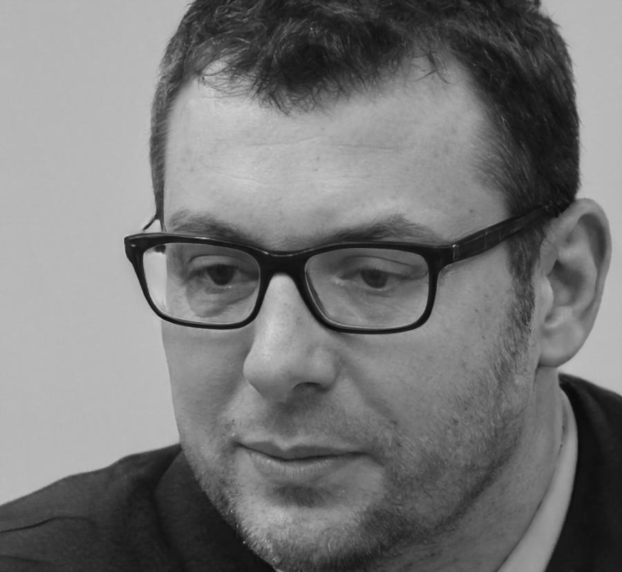 Portrait de Marc Dubois, Expert en Stratégie Budgétaire